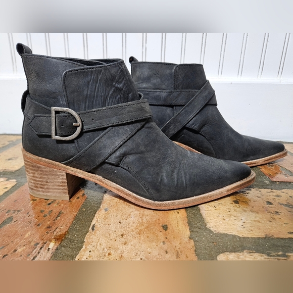 Free People Back Loop Leather Ankle Boots Size 38 EU 7.5 US - Picture 2 of 7